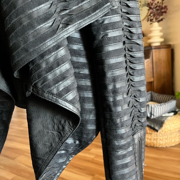Cache Textured Leather Jacket - Draped Ruffles - Picture 15 of 16